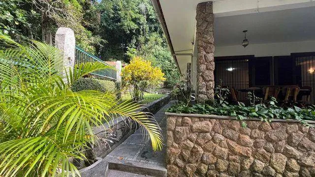 Furnished house, 395 m², with a glass-enclosed balcony — photo 35