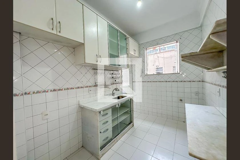 Apartamento de 3 quartos com piso de madeira ou laminado — photo 14