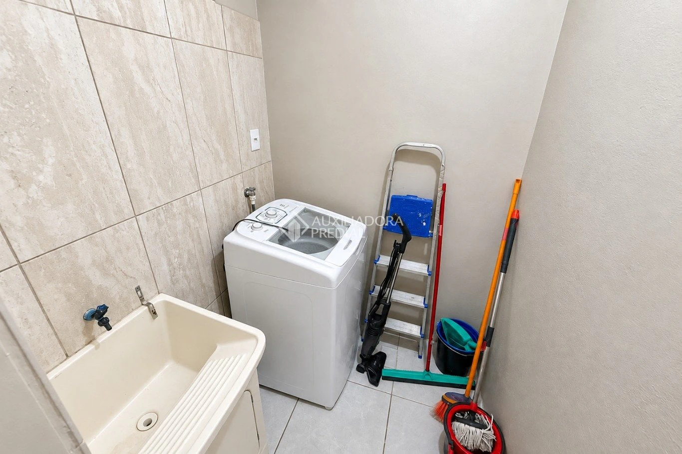 2-bedroom house with a washing machine in Florianópolis — photo 10