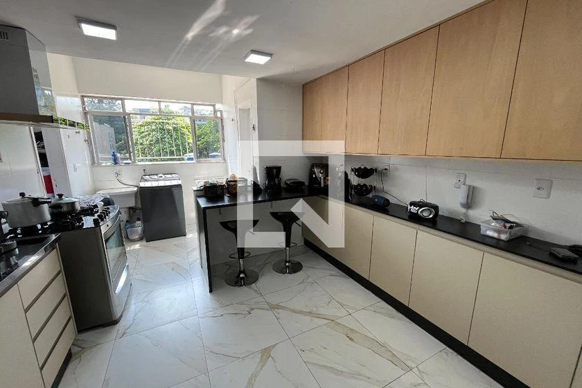 Furnished apartment, 131 m², with a glass-enclosed balcony — photo 5