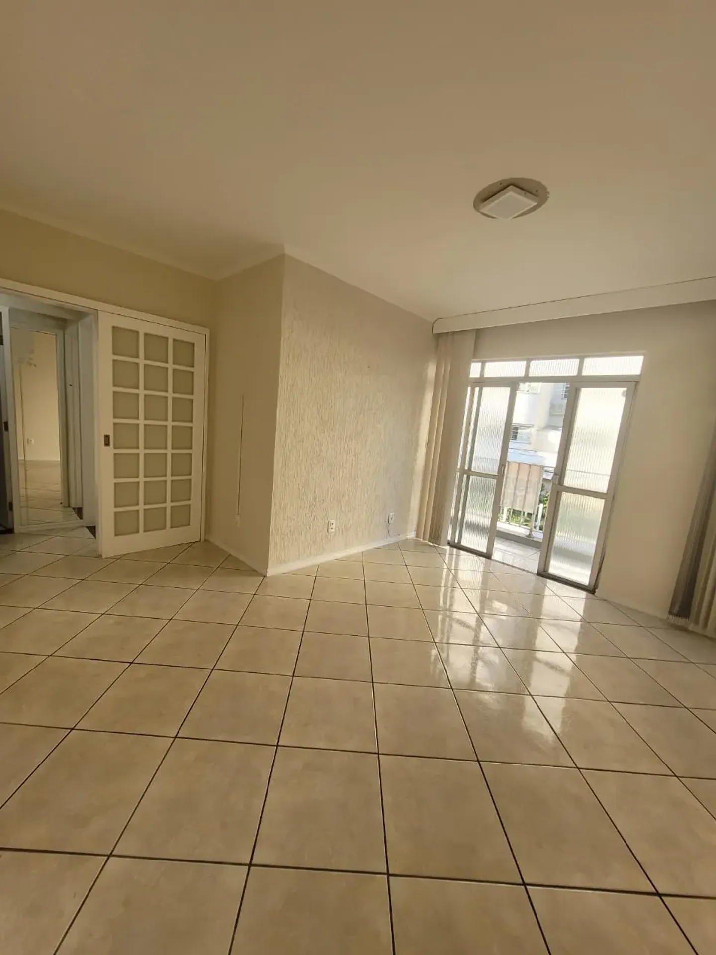 3-bedroom apartment with a washing machine in Florianópolis