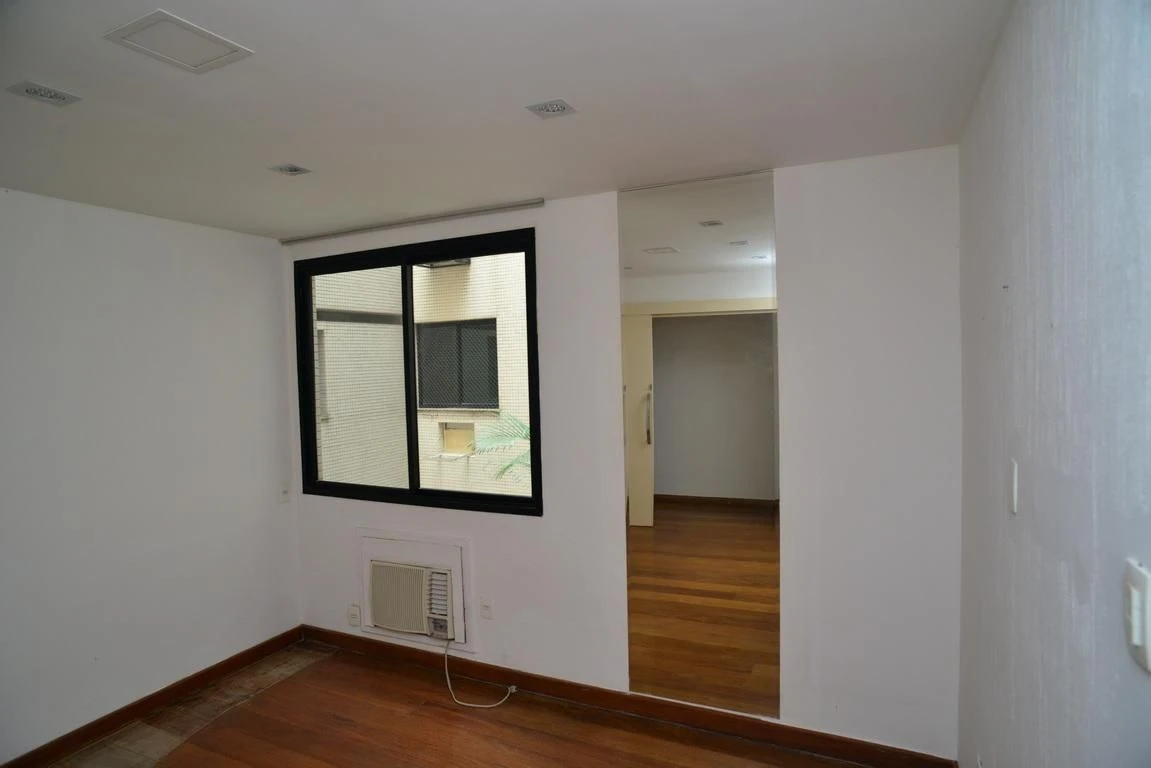 Rentable apartment with 4 bedrooms and a balcony — photo 35