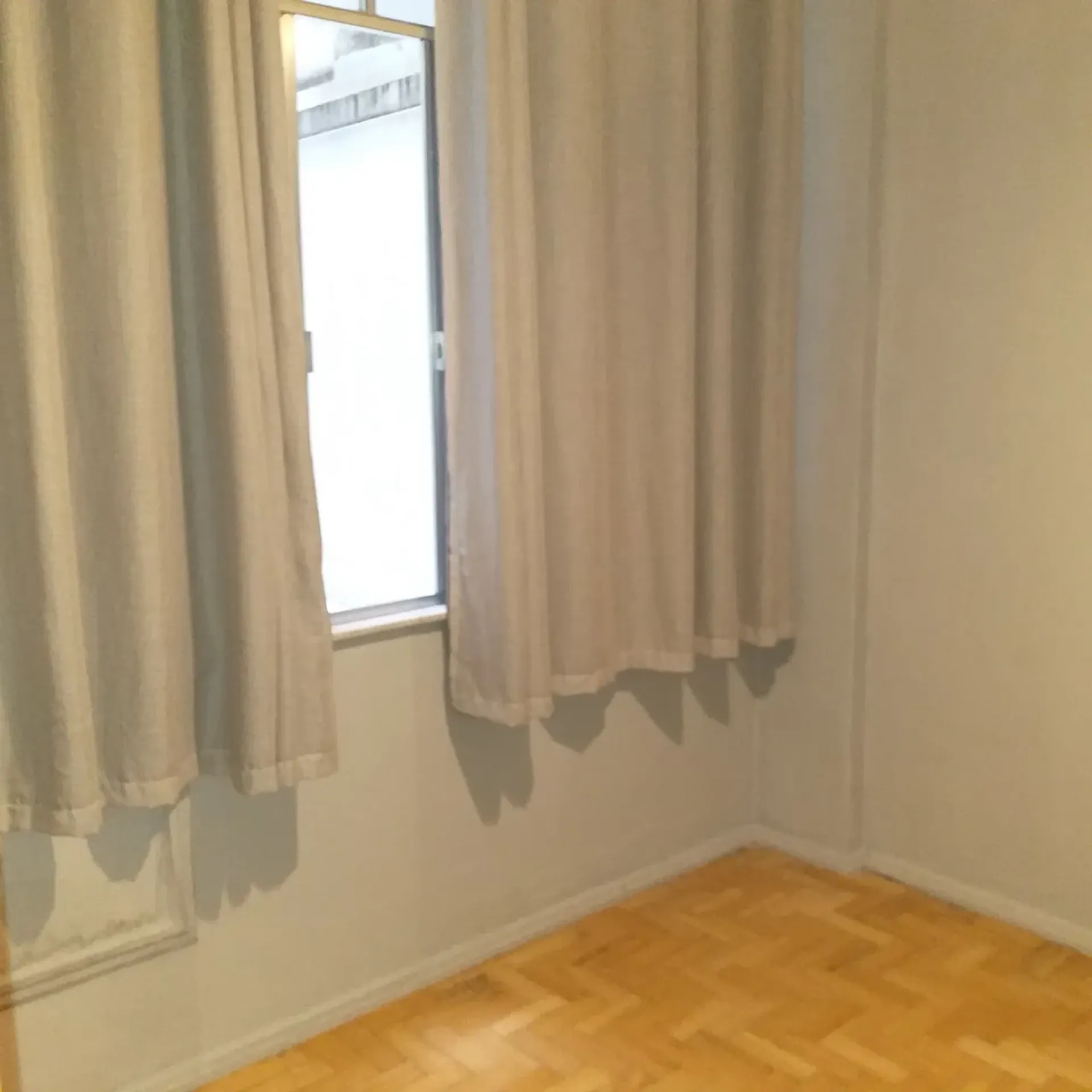 2-bedroom apartment with 3 bathrooms and glass shower — photo 12