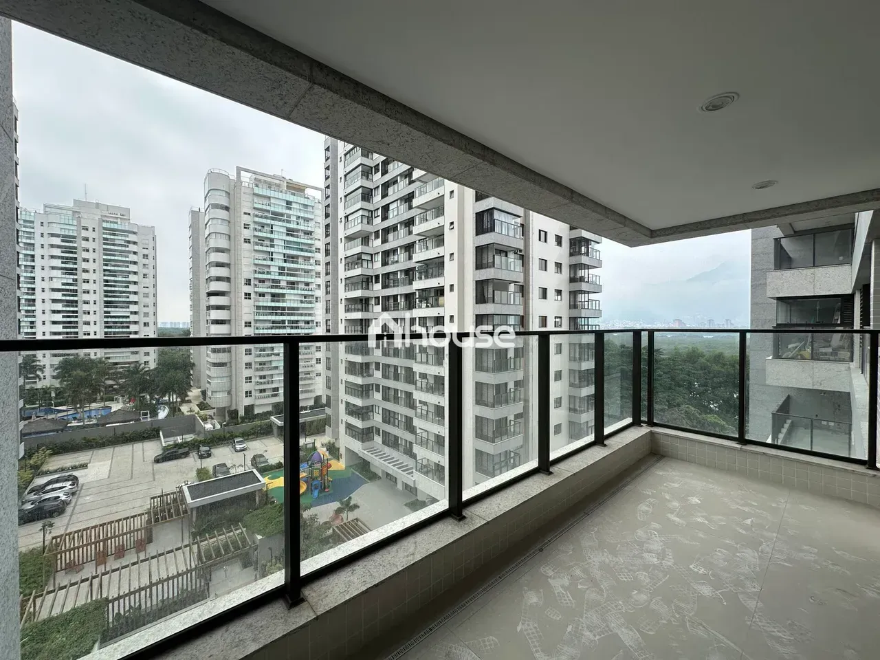 Apartment with 2 bedrooms, glass balcony, and 2 parking — photo 8