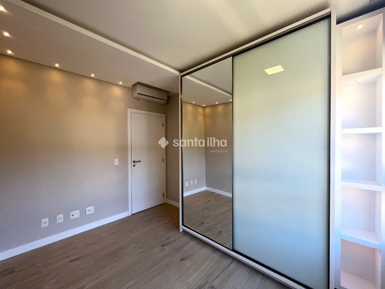 Квартира 114 м² с видом на горы и панорамными окнами — photo 13