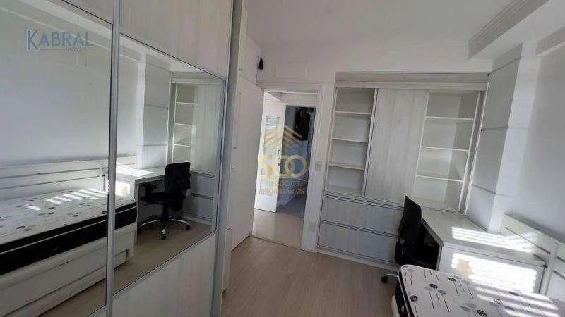 Furnished 3-bedroom apartment with enclosed balcony — photo 17