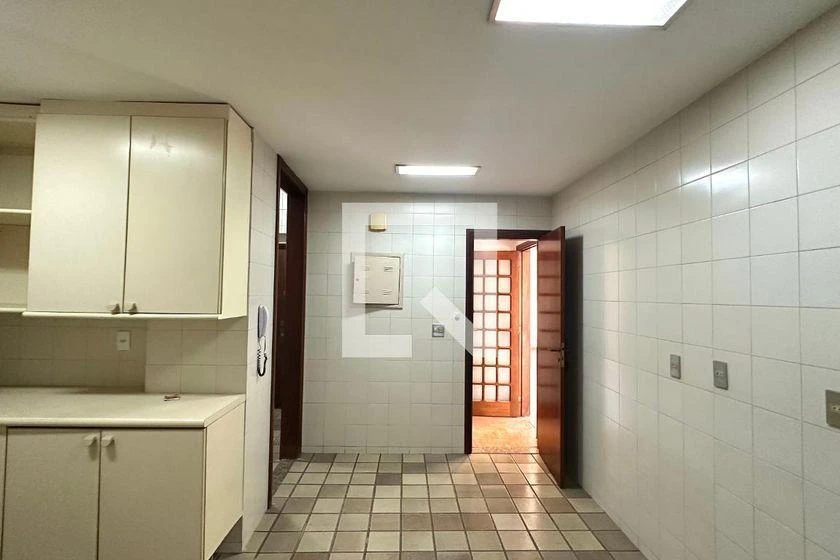Rental apartment with 3 bedrooms and 190 m² — photo 30