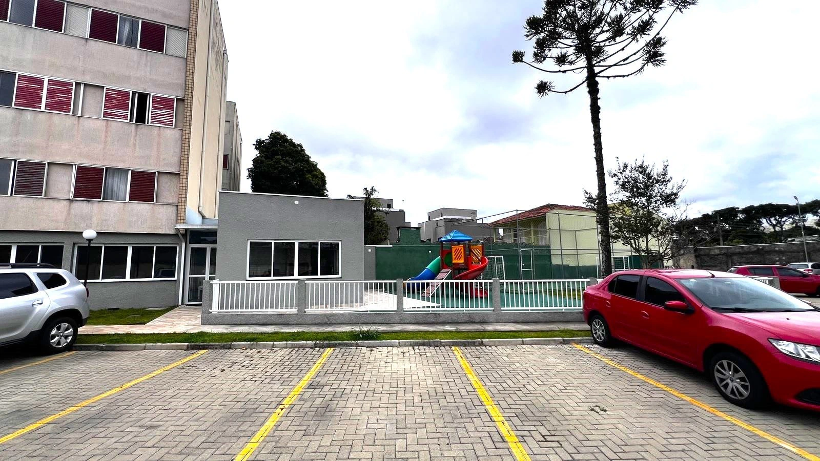 3-bedroom apartment with wood or laminate floors in Curitiba — photo 19