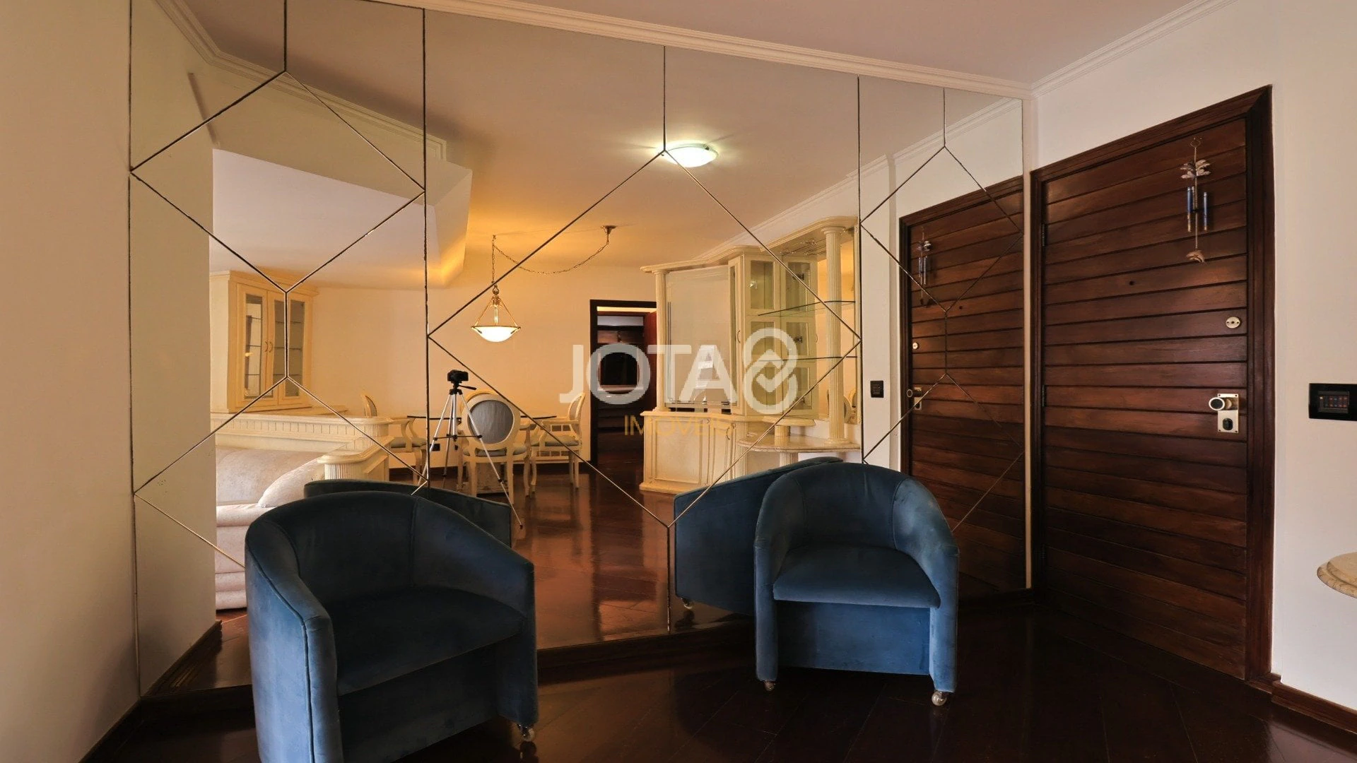 88 m² apartment with a bathtub and floor-to-ceiling windows — photo 18