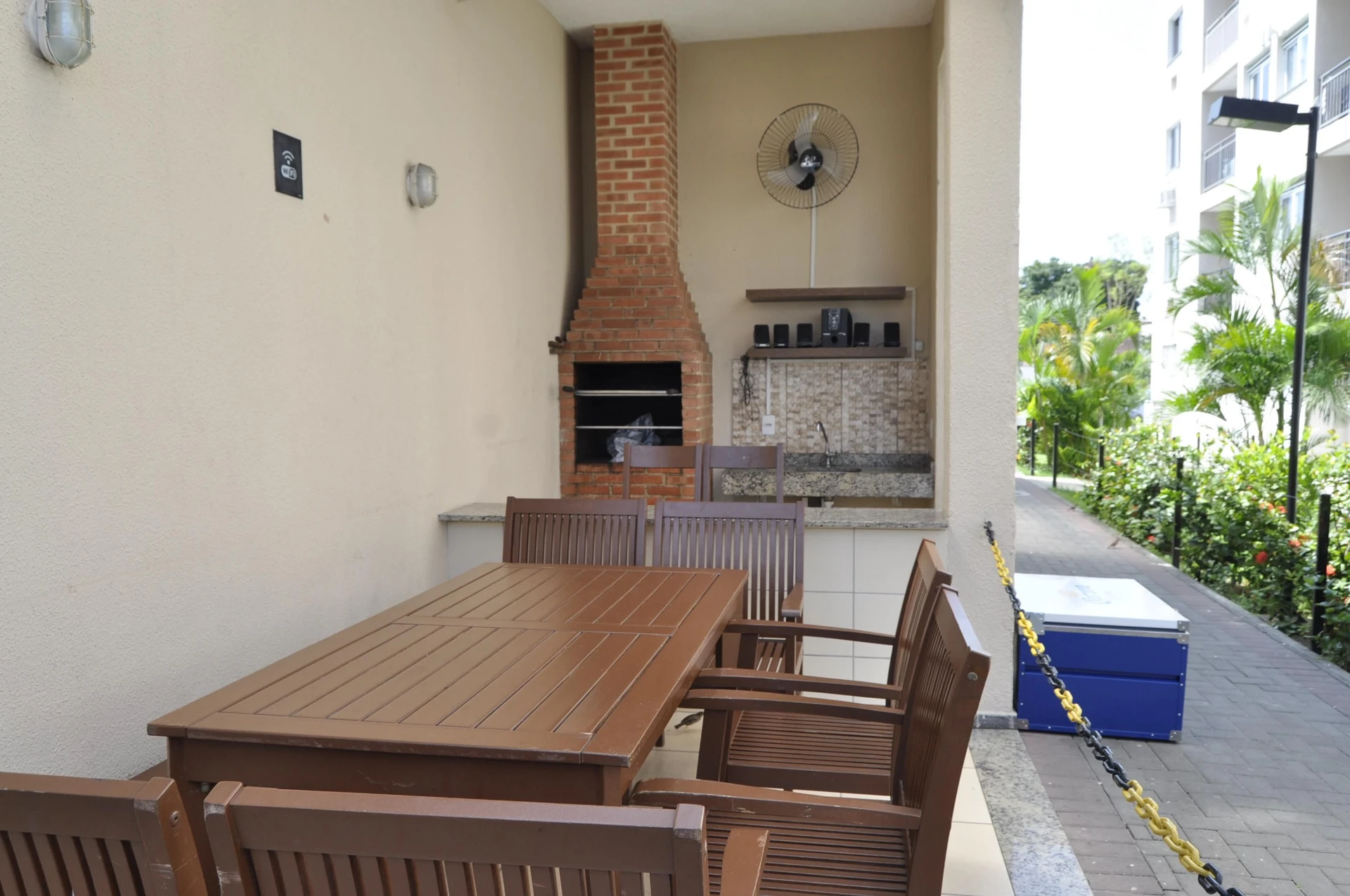 Балкон с грилем и 2 спальни: квартира 47 м² — photo 37