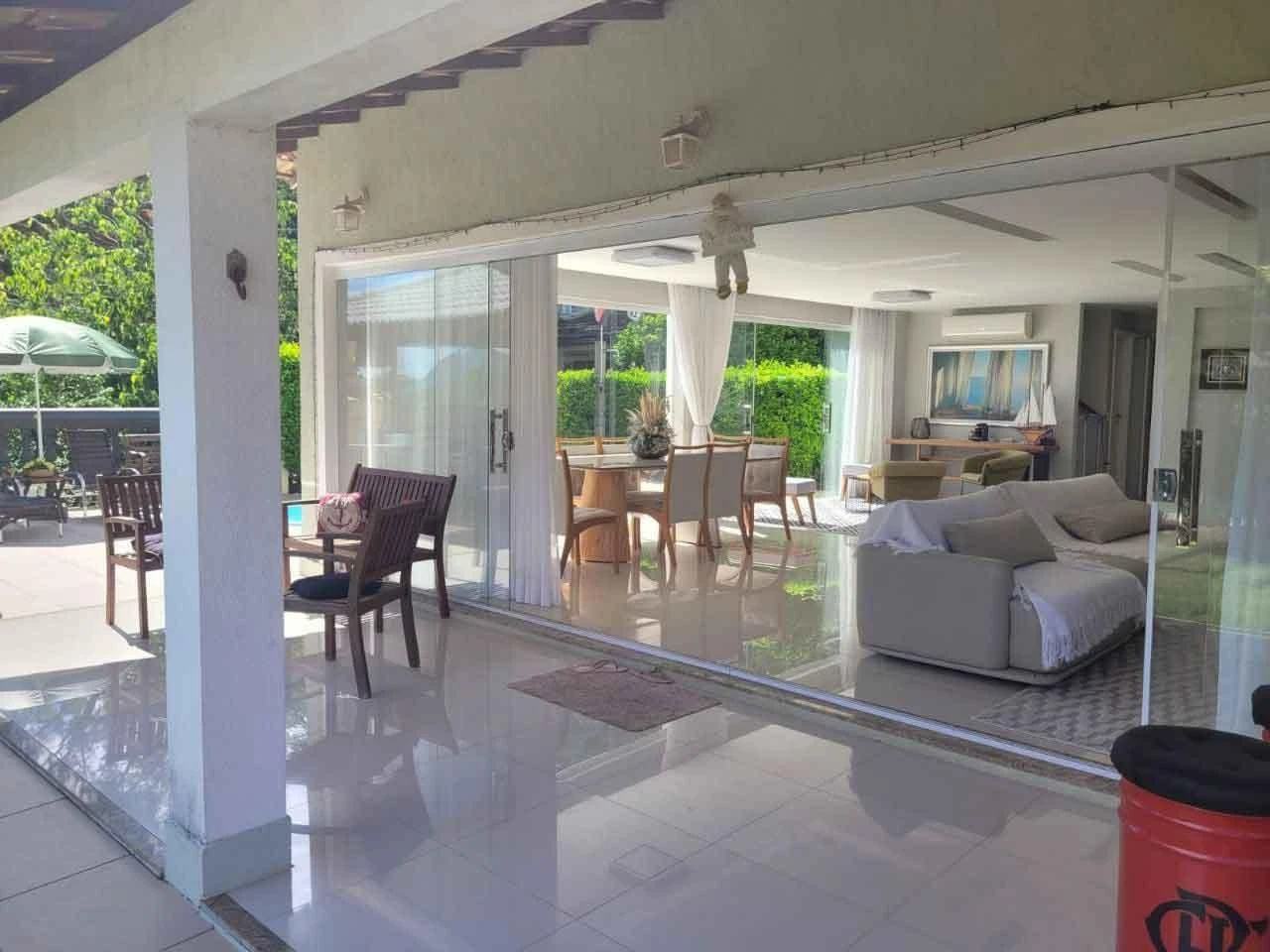 6-bedroom house with floor-to-ceiling windows — photo 13