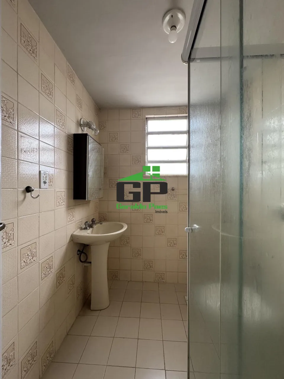 2-bedroom apartment with balcony and laundry area — photo 6