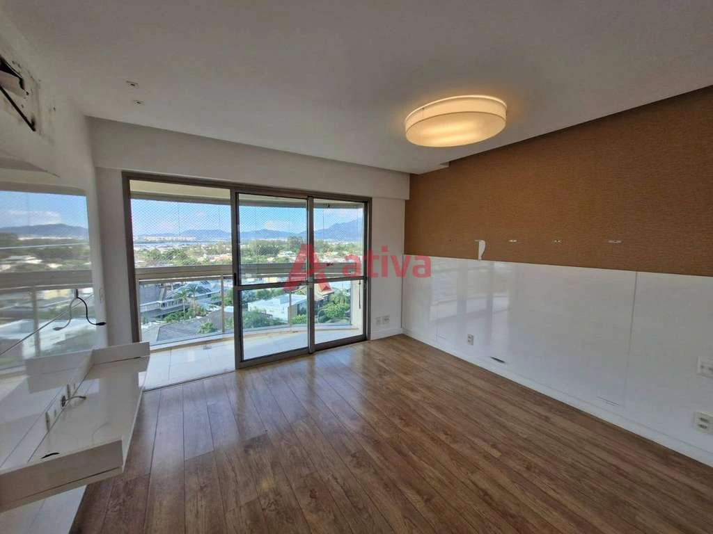 260 m² apartment with 4 en-suite bedrooms and laundry area — photo 11