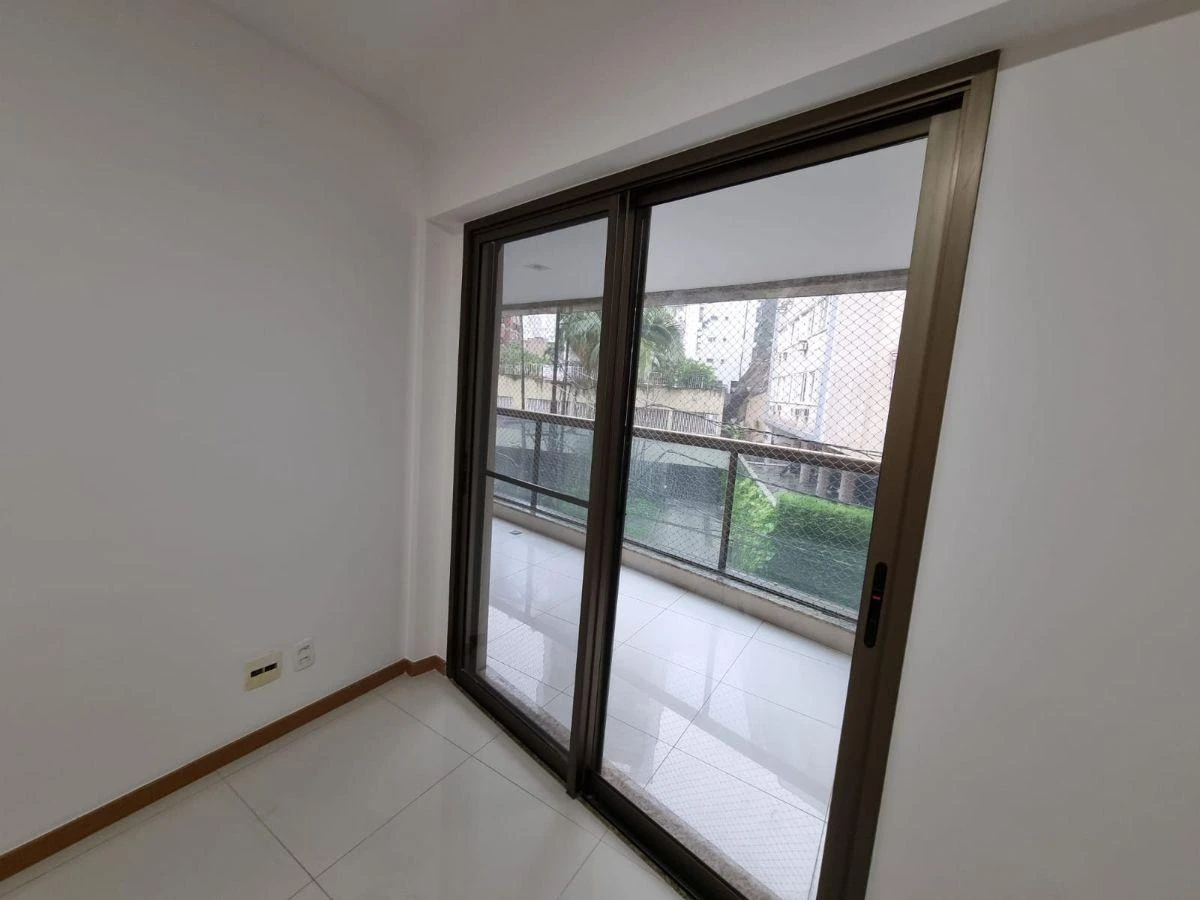 4-bedroom apartment in a building with a sauna — photo 40