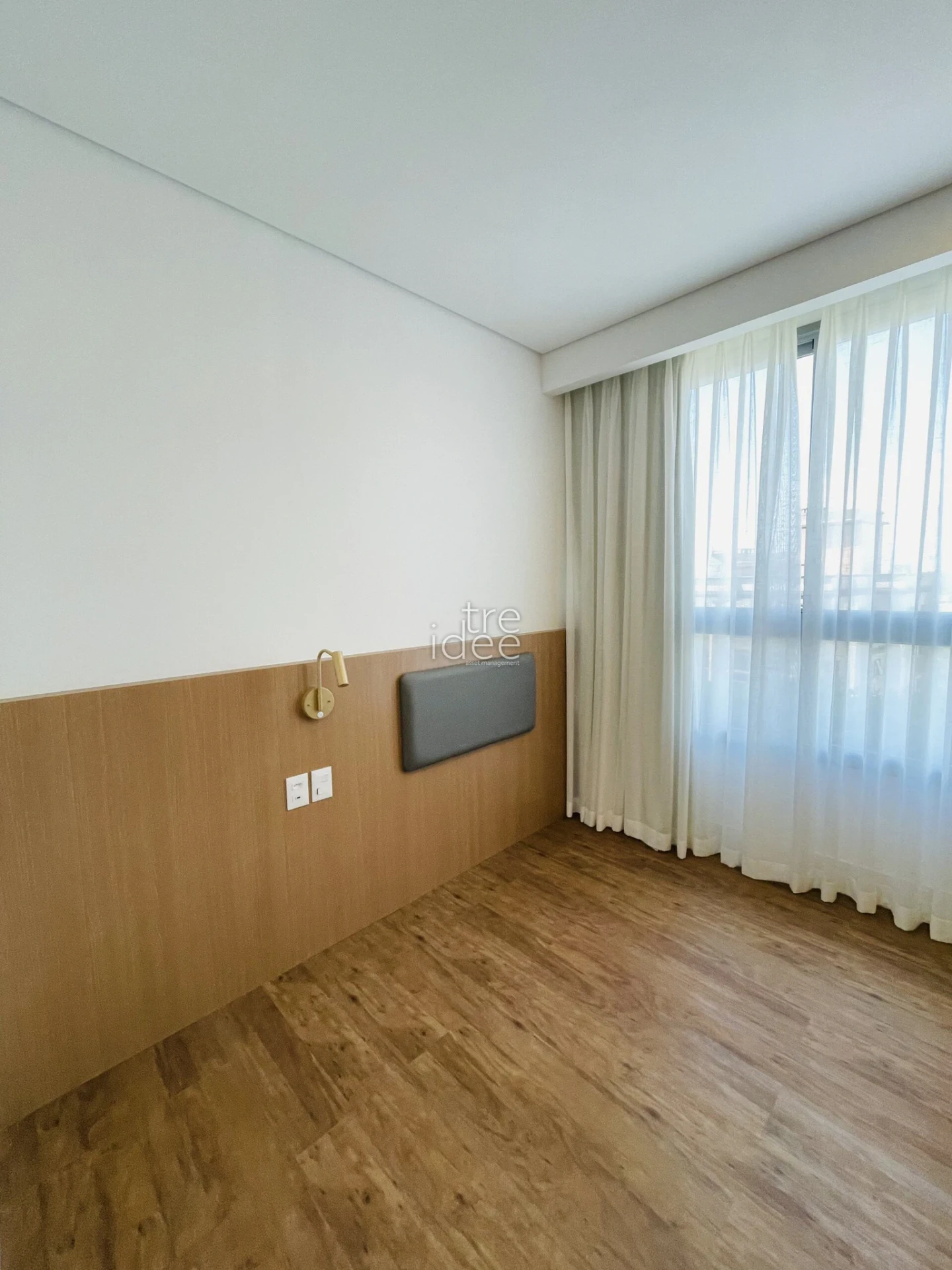 2-bedroom apartment with a washing machine — photo 9