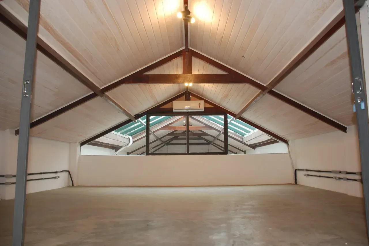 Unfurnished house with 5 bedrooms and 4 bathrooms — photo 2