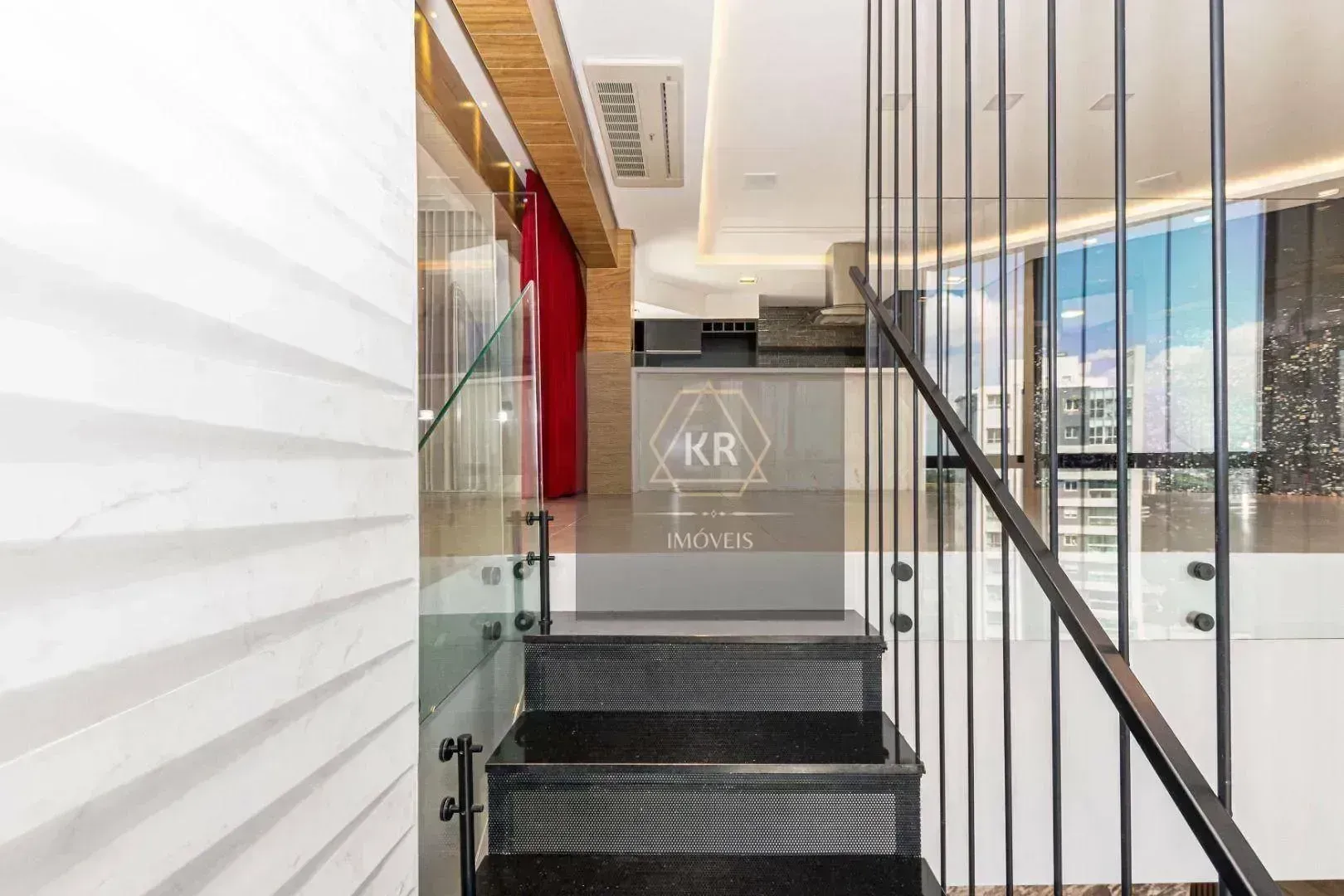 Furnished 272 m² apartment with 3 en-suites and 4 parking — photo 91