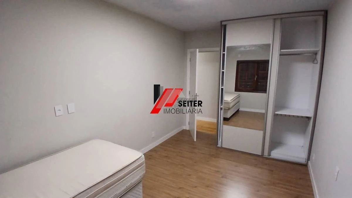 4-bedroom house with a home office in Florianópolis — photo 9