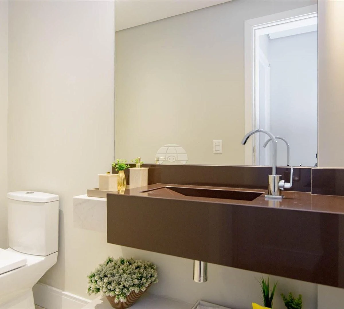 Furnished 3 en-suite apartment with open-plan kitchen — photo 29
