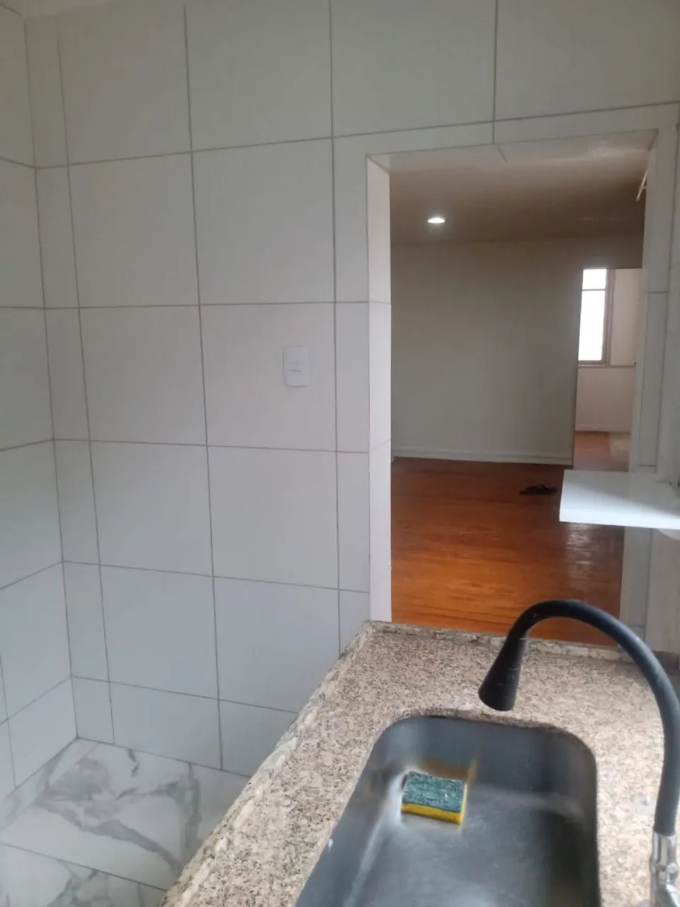 2-bedroom apartment with 1 bathroom, no parking — photo 9