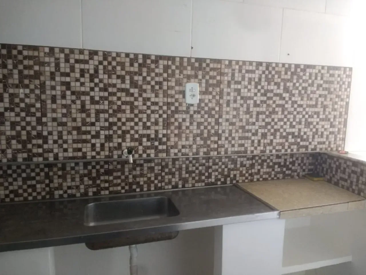 Casa sem mobília com 4 quartos e 1 banheiro — photo 2