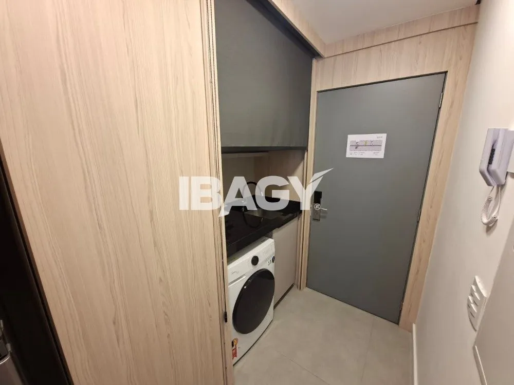 Furnished studio with a glass-enclosed balcony — photo 81