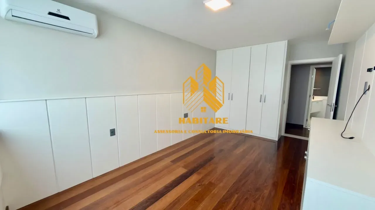 465 m² apartment with a water view and a bathtub — photo 14