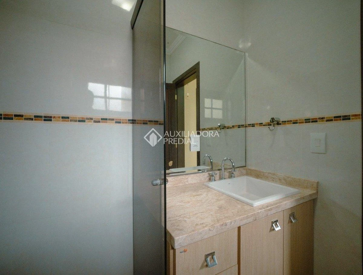 1723 m² house with a bathtub and a grill on the balcony — photo 39