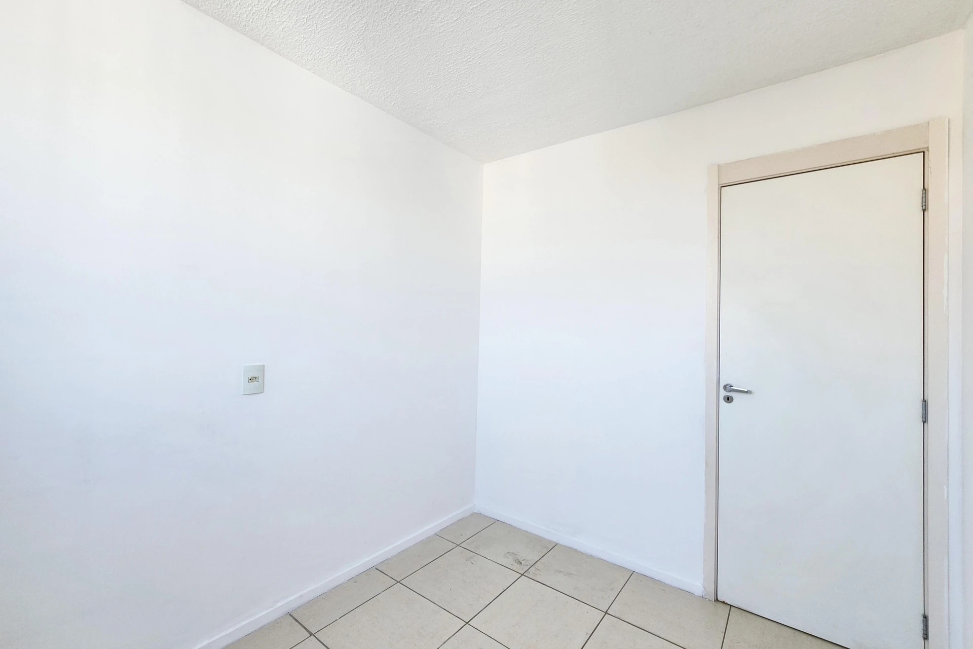 2-bedroom apartment in a building with a gym — photo 12