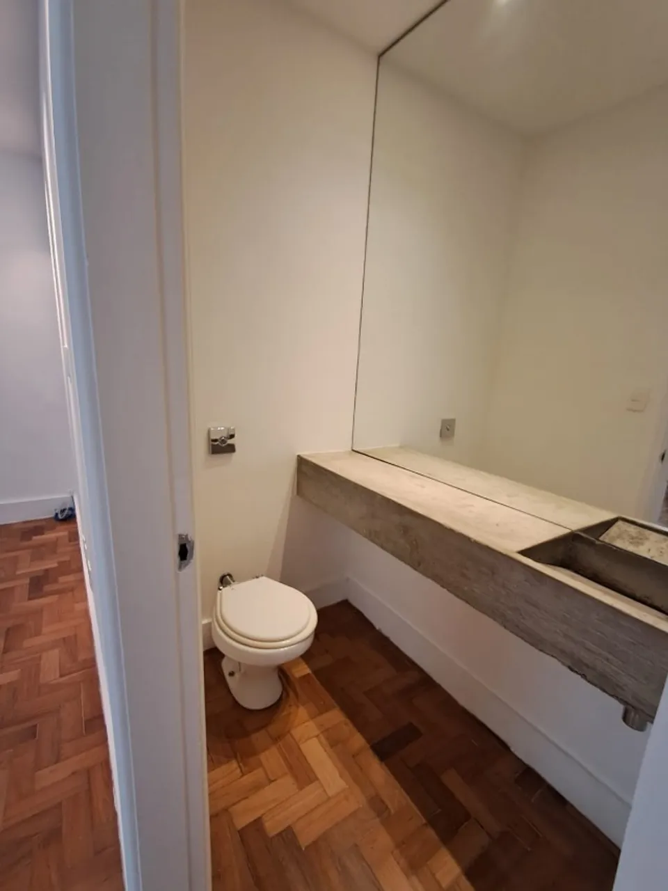Деревянный пол или ламинат и 3 спальни: квартира 144 м² — photo 8