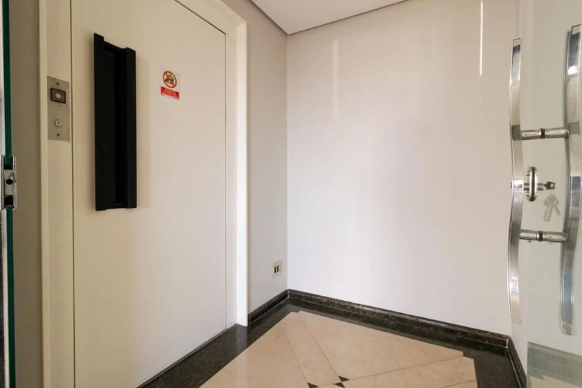 Rental apartment with 5 en-suite bedrooms and balcony — photo 11