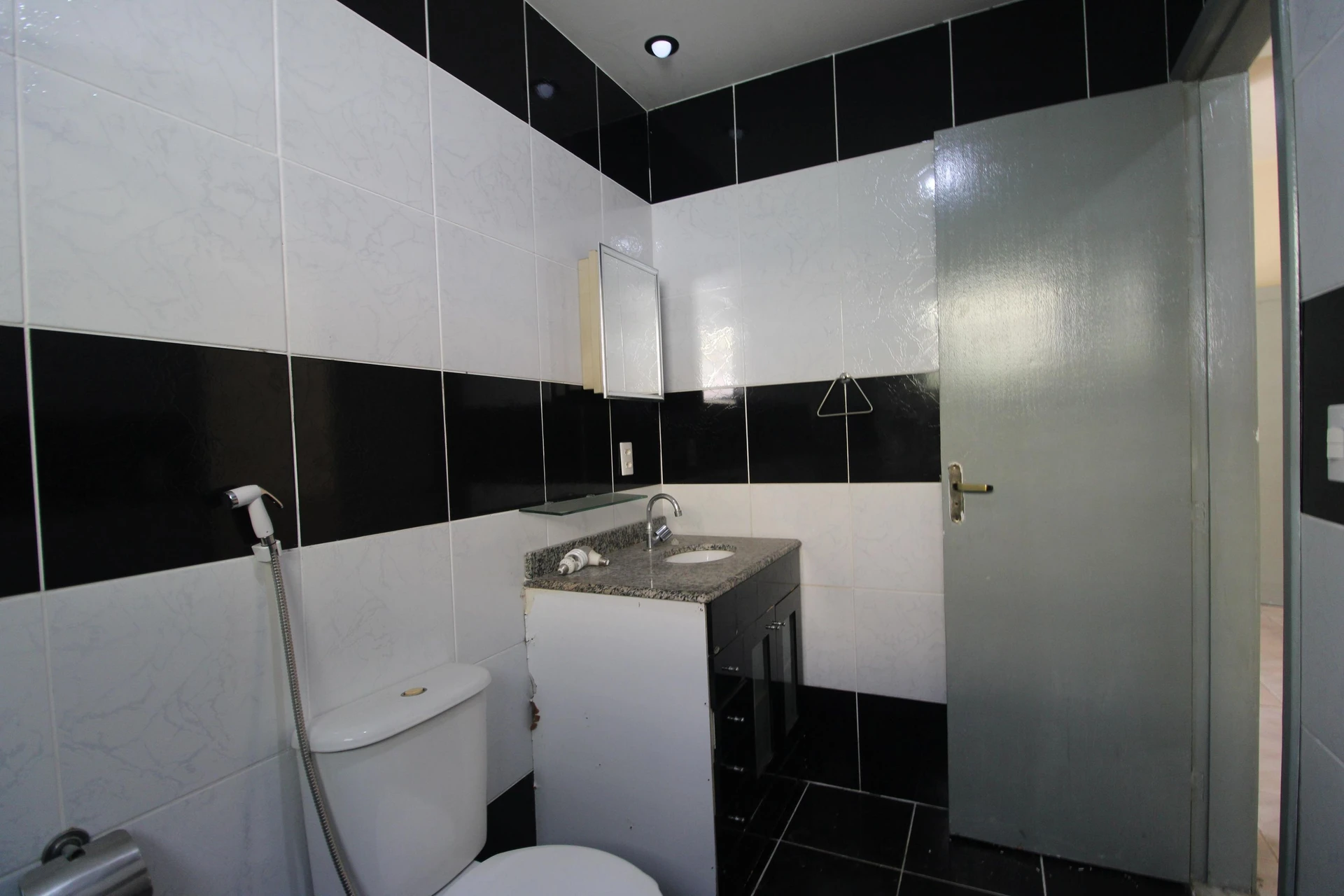Unfurnished house with 3 bedrooms, 2 bathrooms and garden — photo 15