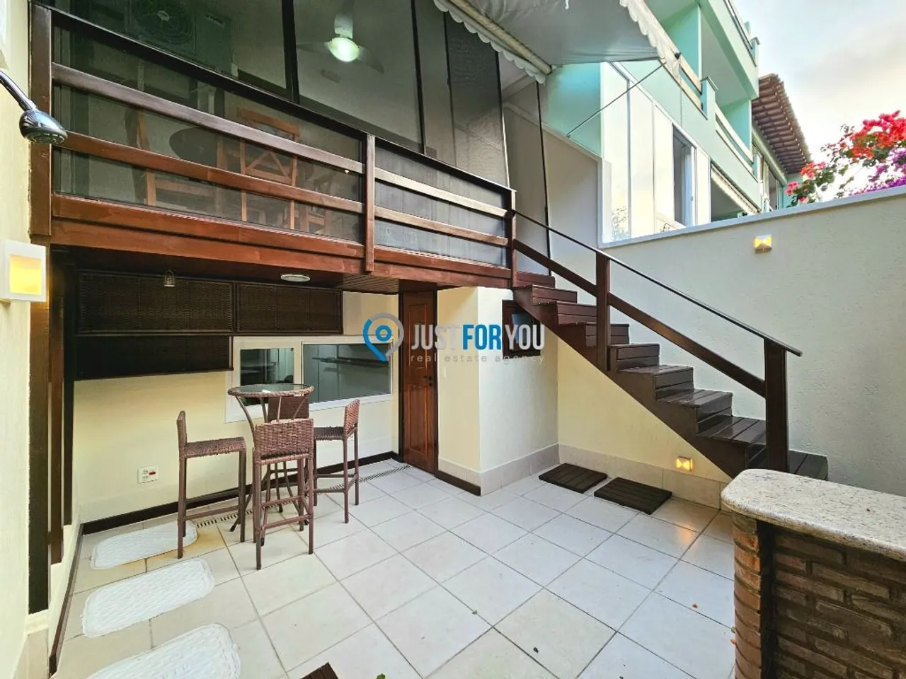 Furnished house with 4 bedrooms and 5 bathrooms — photo 17