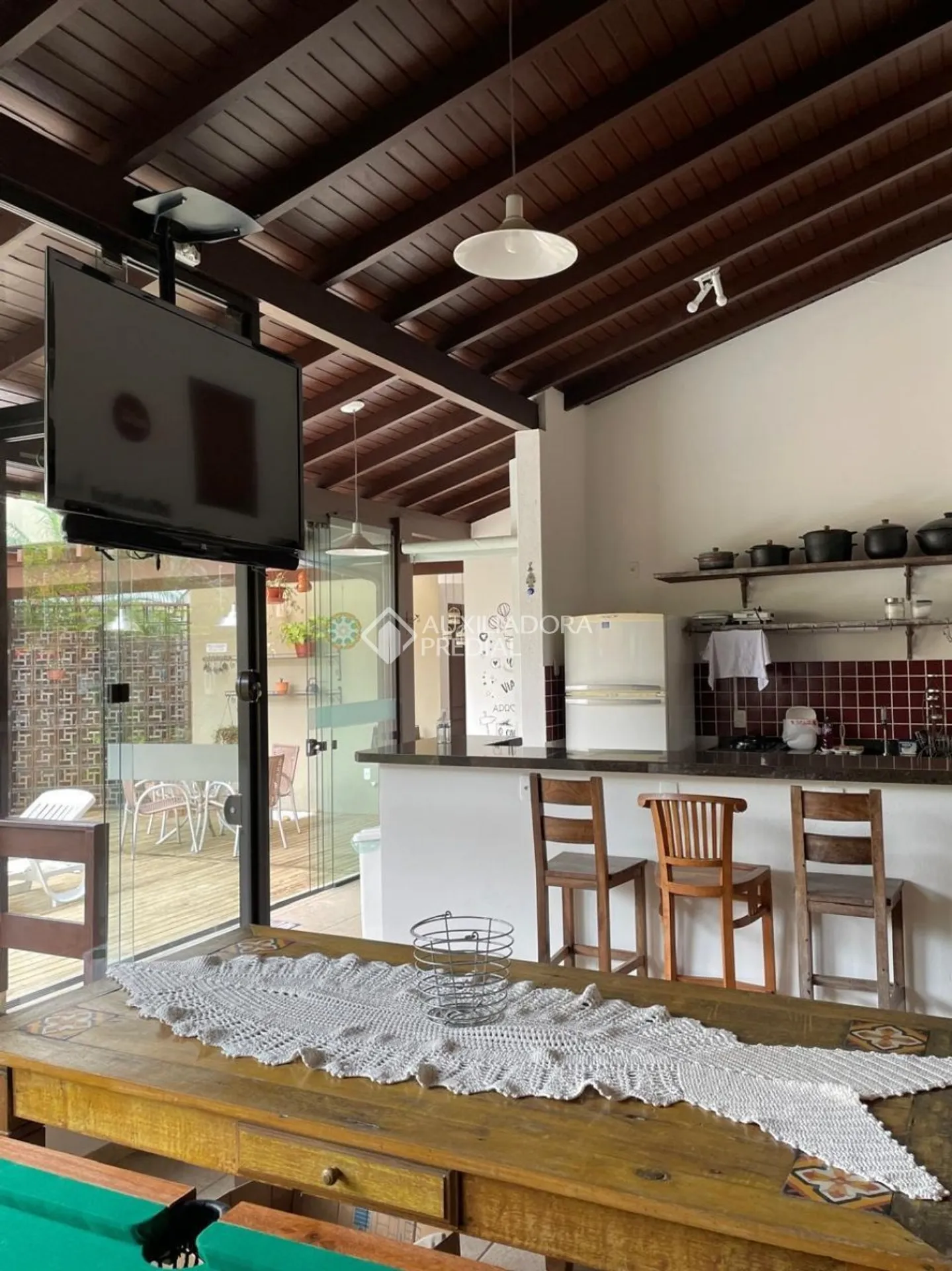 Furnished 350 m² house with an open-plan gas kitchen — photo 28