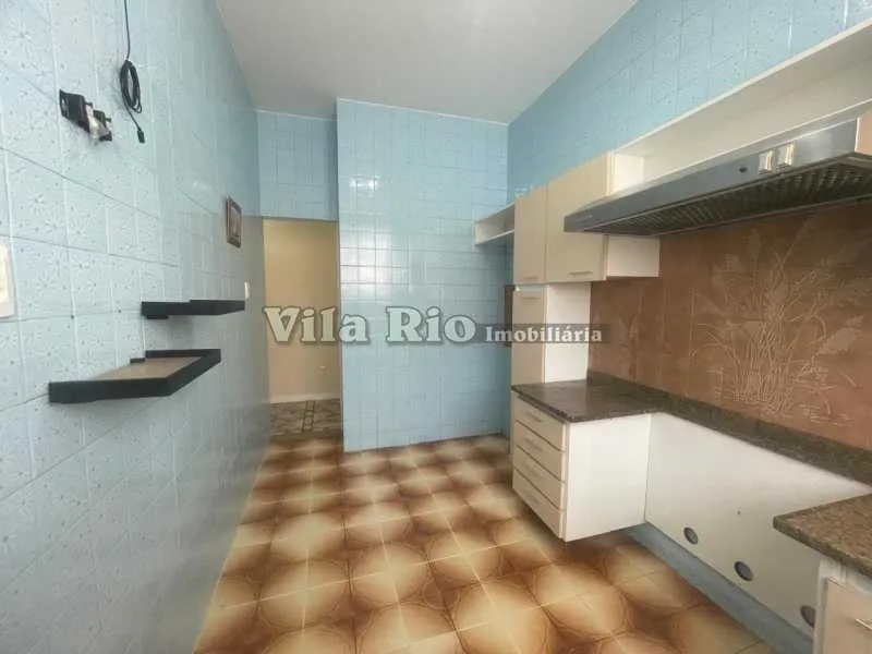 Apartamento sem mobília com 3 quartos e banheiro com box de vidro — photo 4