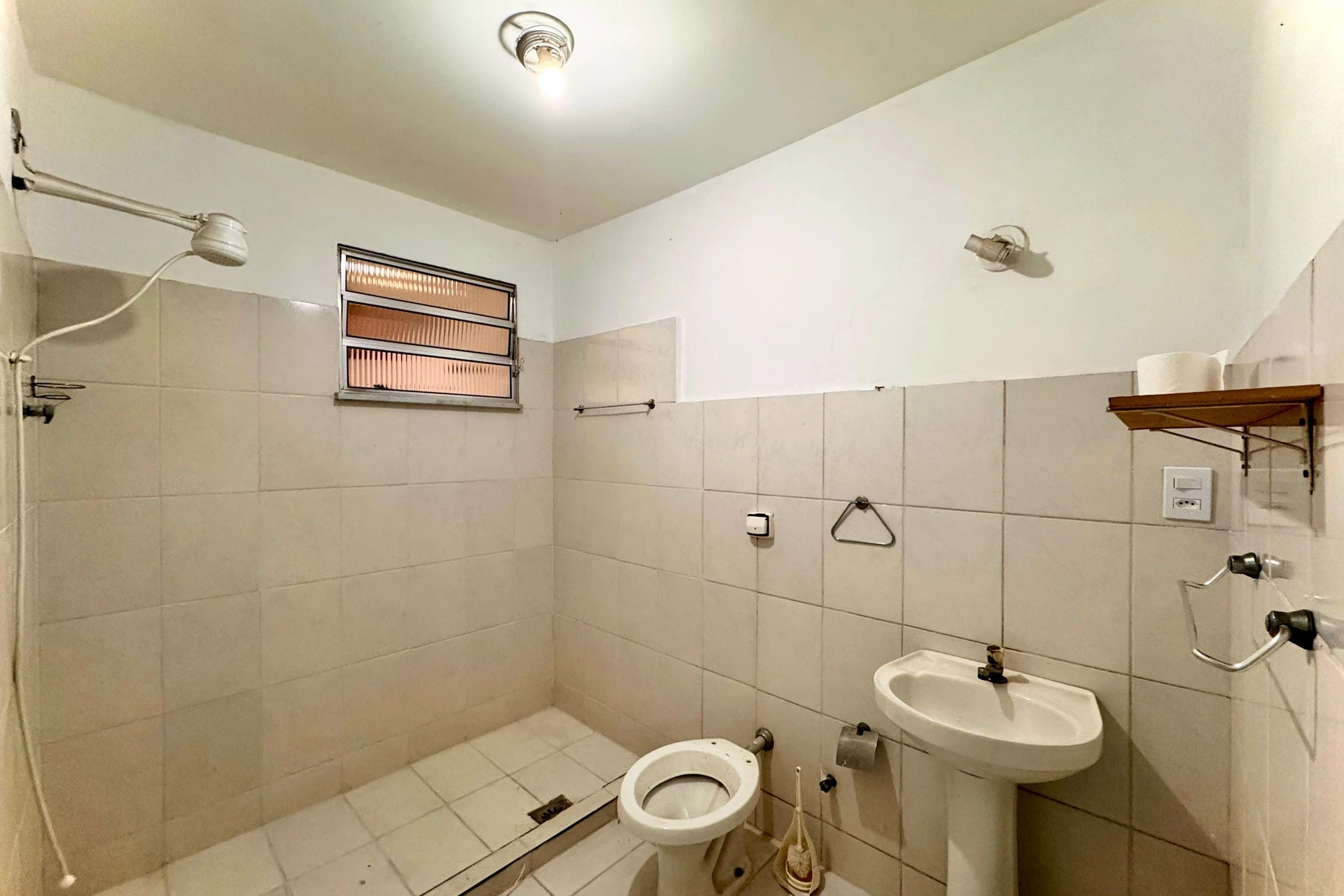 Невмебльована квартира з 3 спальнями і балконом — photo 23