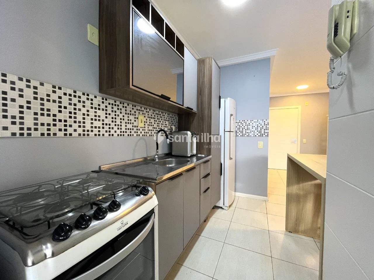 Furnished 2-bedroom apartment with balcony — photo 23