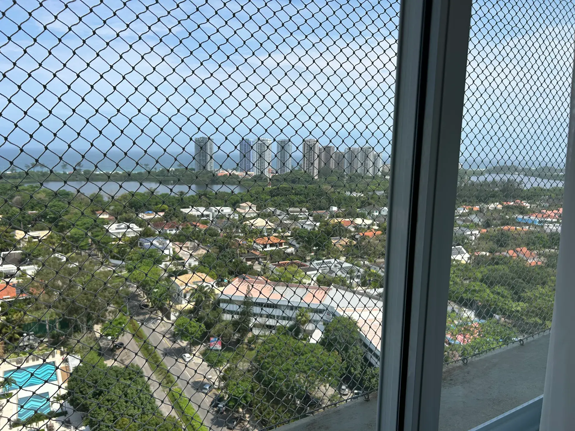 4-bedroom apartment with a glass-enclosed balcony — photo 12