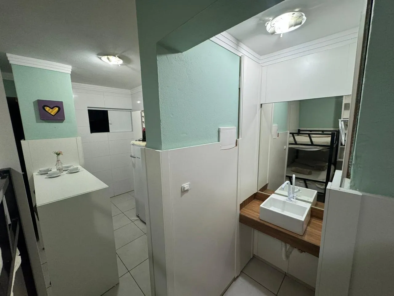 Furnished studio with 1 bedroom, 1 bathroom and parking — photo 8
