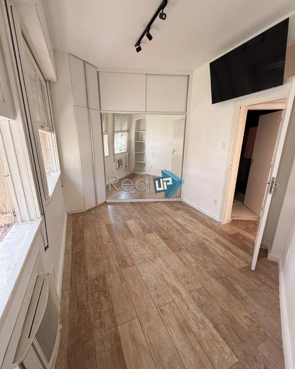 Apartment, 52 m², with floor-to-ceiling windows — photo 27