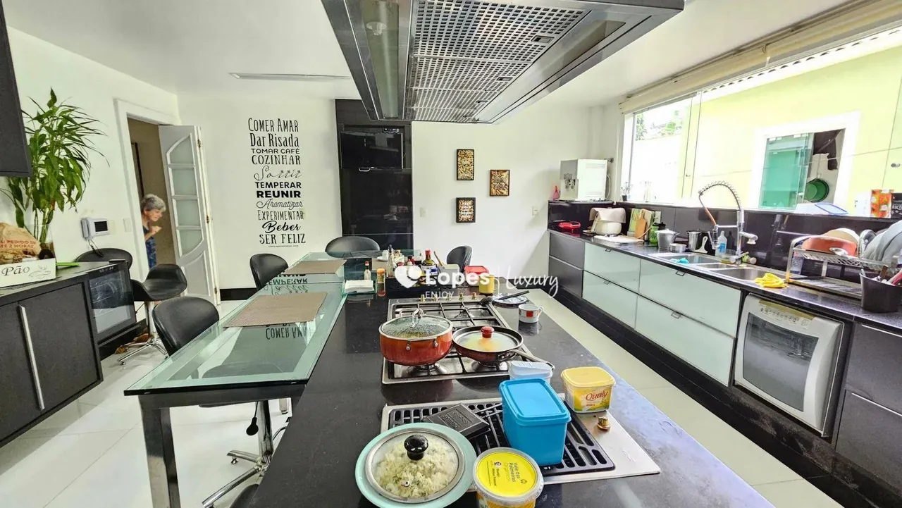 Furnished house with 5 bedrooms and a kitchen open to living — photo 5