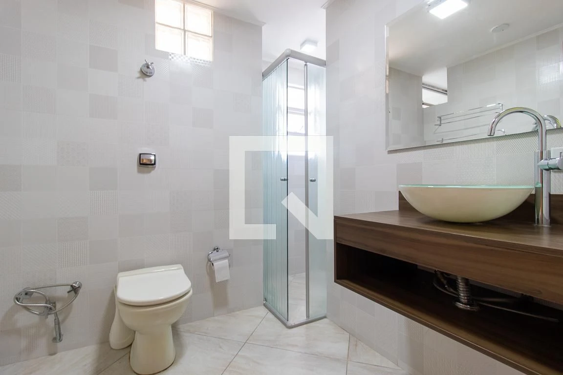 Apartamento de 3 quartos com piso de madeira ou laminado — photo 21