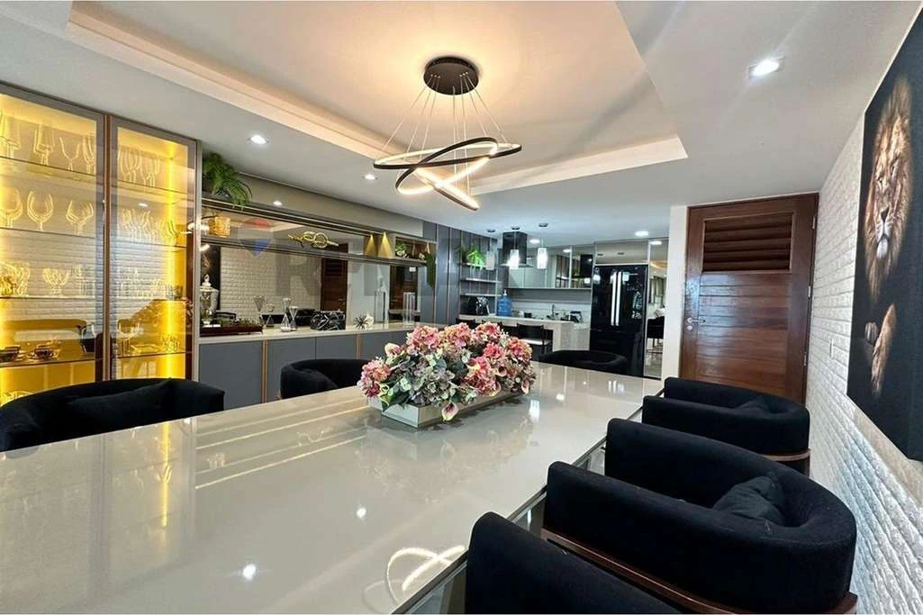 4-bedroom rental apartment with 150 m² and 2 parking spots — photo 3