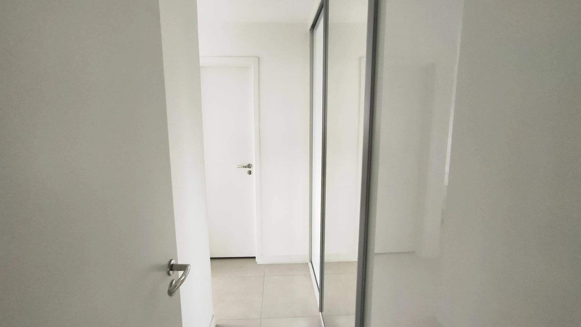 3-bedroom apartment with a glass-enclosed balcony — photo 32