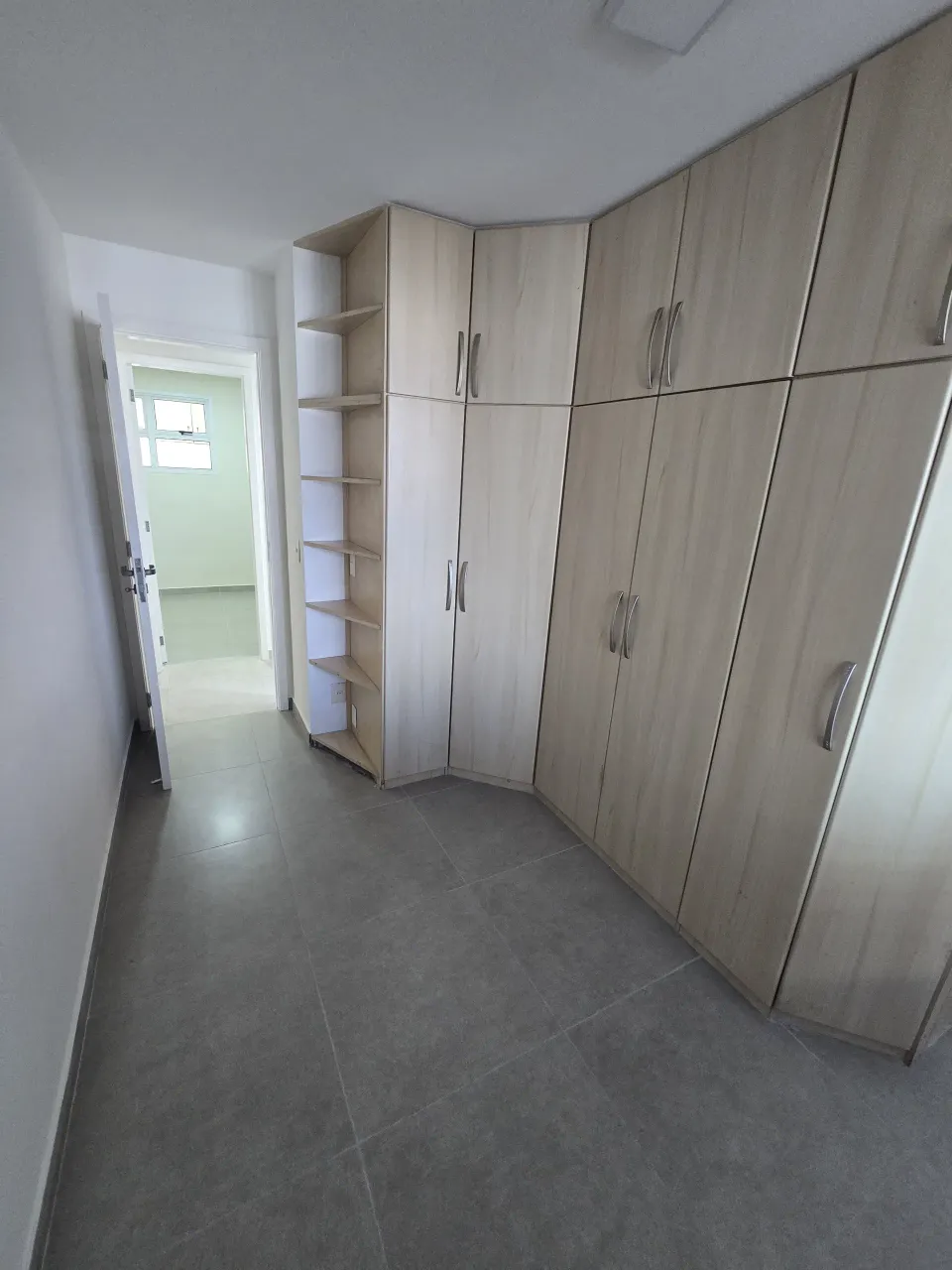 4-bedroom apartment with 3 bathrooms and a balcony — photo 14