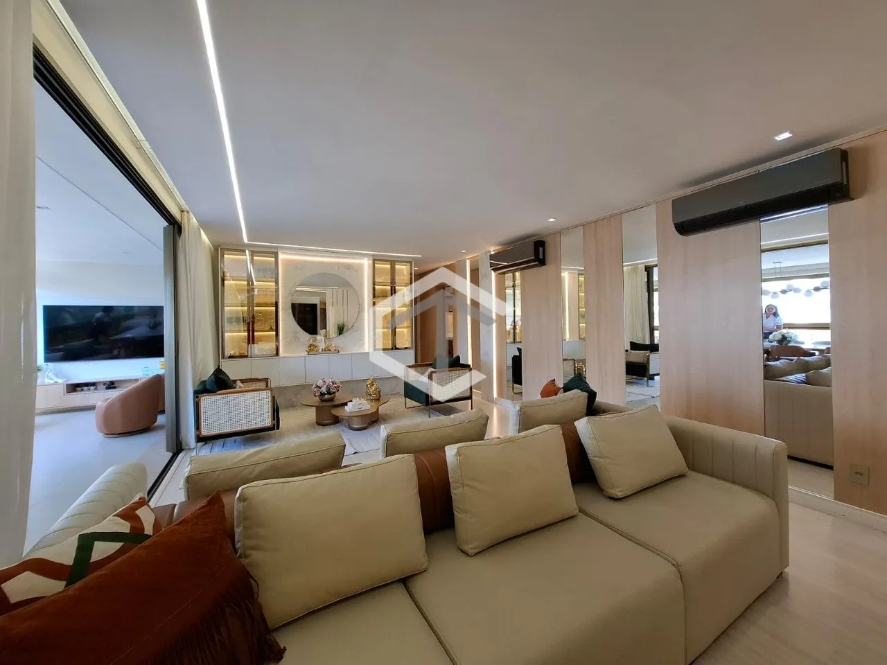 217 m² apartment with a mountain view and a private pool — photo 24
