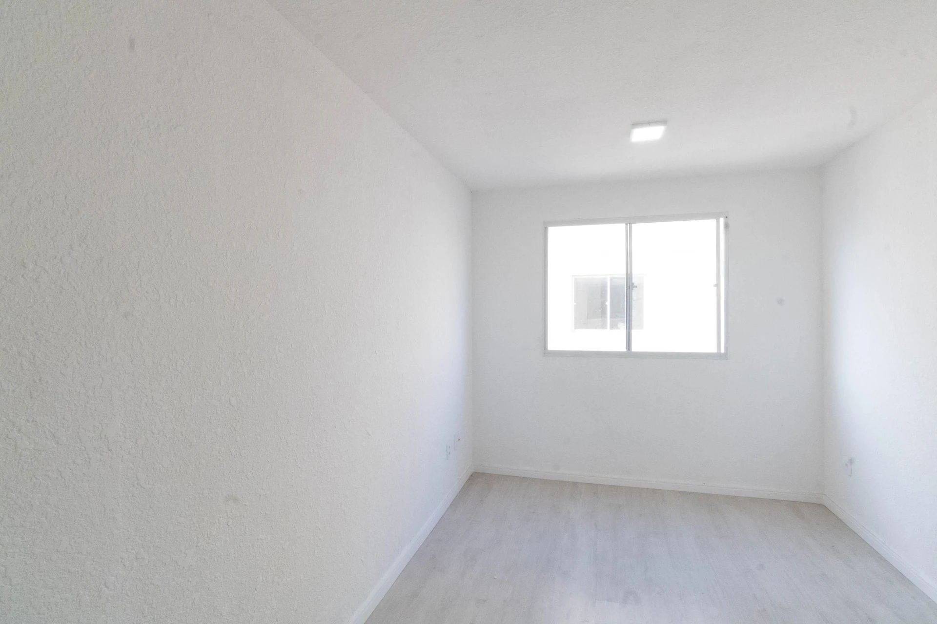 Unfurnished rental apartment with 2 bedrooms and 1 parking spot — photo 4