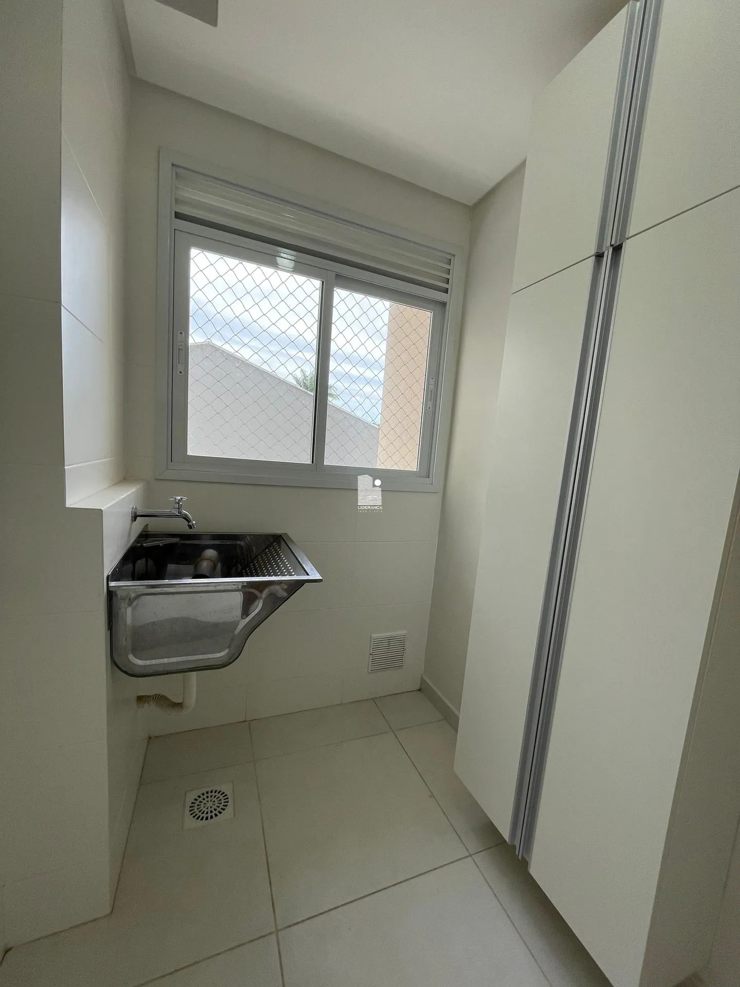 Furnished apartment, 60 m², with a grill on the balcony — photo 9