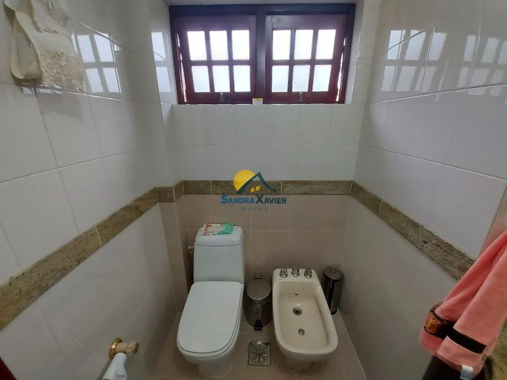 House with 4 bedrooms and 5 bathrooms for rent — photo 38
