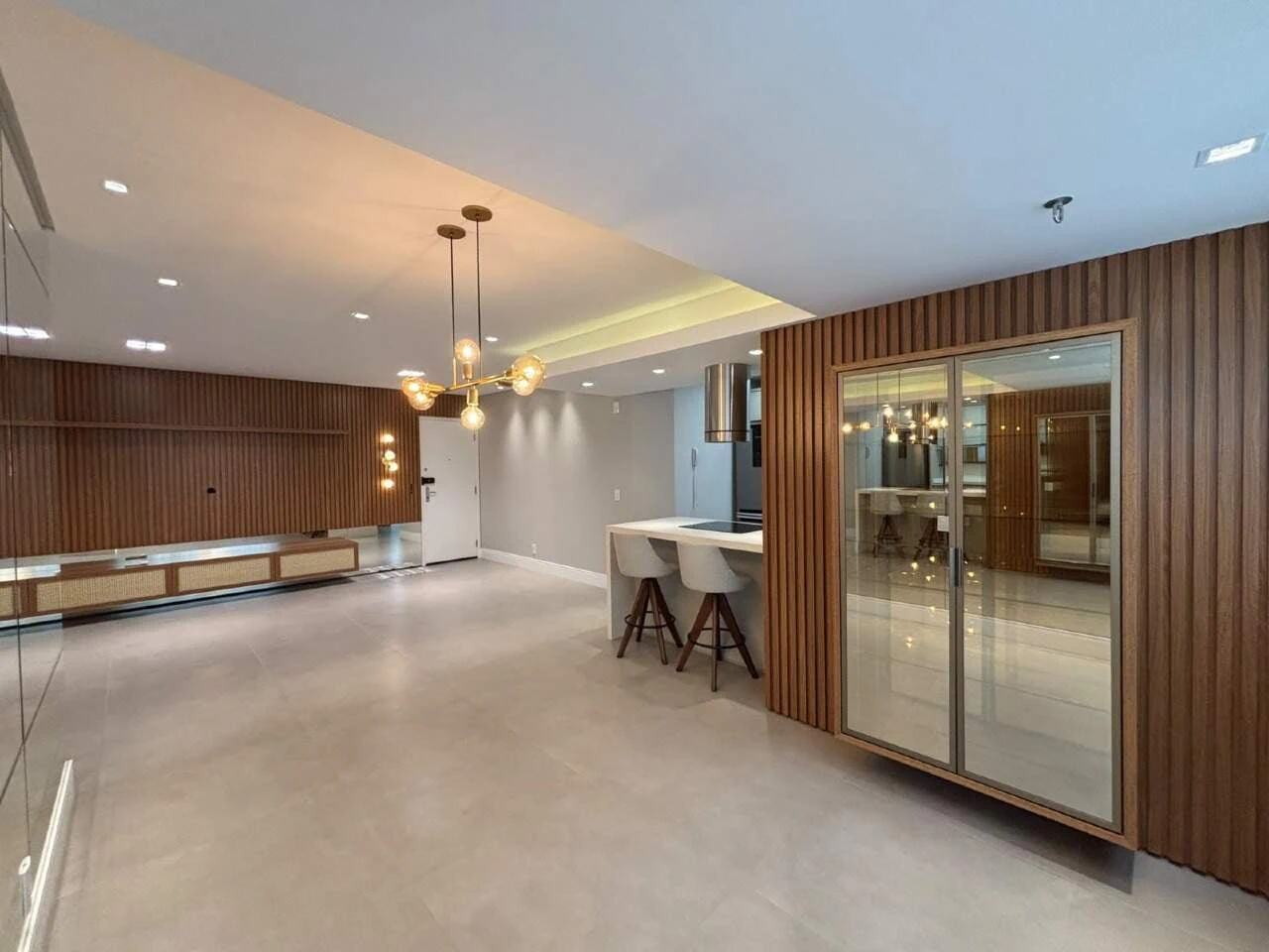 3-bedroom apartment in a building with a gym